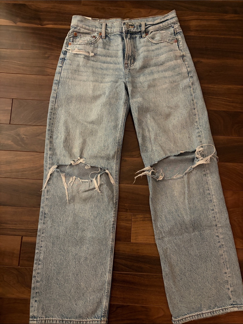 Light Wash Ripped Women’s Jeans